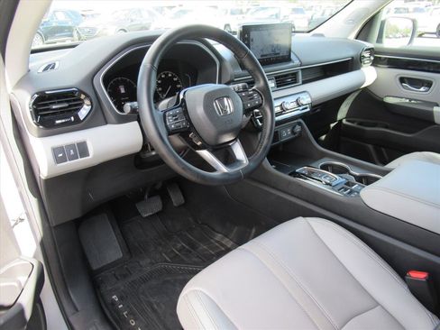 Used 2023 Honda Pilot Touring image 17