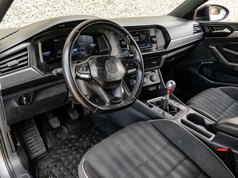 Used 2024 Volkswagen Jetta Sport image 3