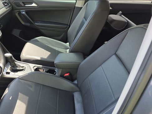 Used 2021 Volkswagen Tiguan SEL FWD image 8