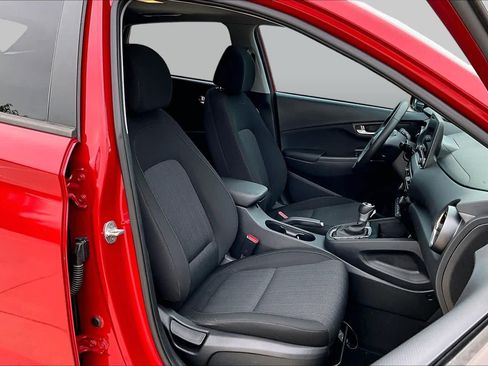 Certified 2022 Hyundai Kona SEL w/ Convenience Package FWD image 9