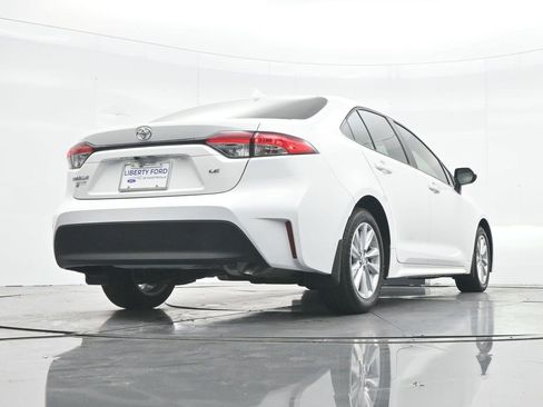 Used 2025 Toyota Corolla LE w/ LE Premium Package FWD image 31