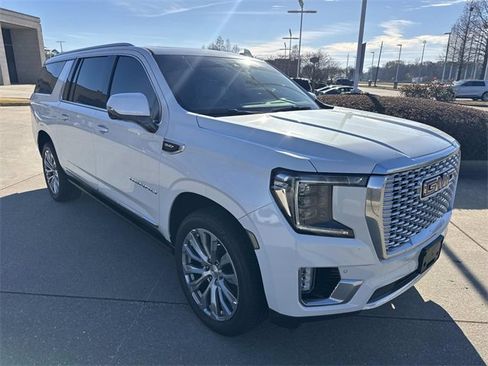 Used 2022 GMC Yukon XL Denali image 3