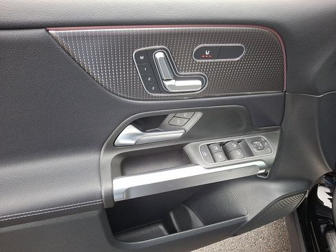 Certified 2022 Mercedes-Benz GLB 250 4MATIC image 12