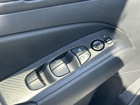 Used 2025 Nissan Altima 2.5 SV FWD image 15