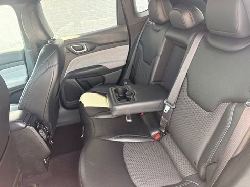 Used 2024 Jeep Compass Latitude AWD/4WD image 19