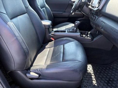 Used 2021 Toyota Tacoma TRD Sport AWD/4WD image 19
