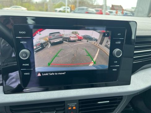 Used 2025 Volkswagen Jetta SE image 47