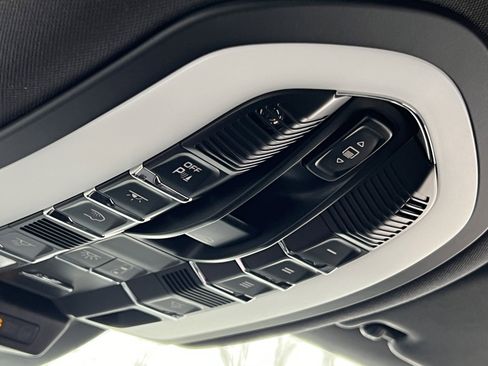 Certified 2025 Porsche Macan Turbo image 27