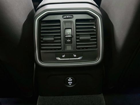 Used 2026 Porsche Macan AWD/4WD image 26