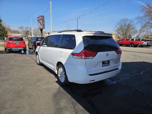 Used 2012 Toyota Sienna LE w/ Towing Pkg AWD/4WD image 8