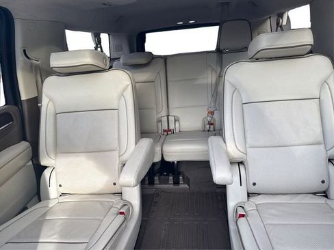 Used 2021 GMC Yukon XL Denali w/ Denali Premium Package AWD/4WD image 13