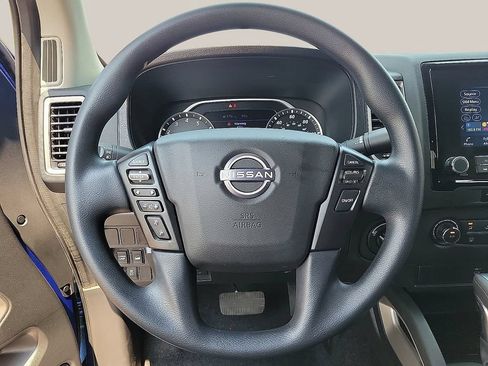 Used 2024 Nissan Frontier SV AWD/4WD image 19