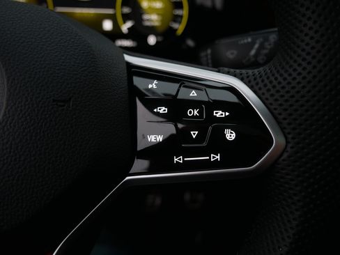 Used 2022 Volkswagen GTI SE image 33