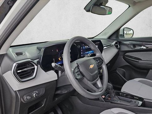 Used 2025 Chevrolet TrailBlazer LT AWD/4WD image 8