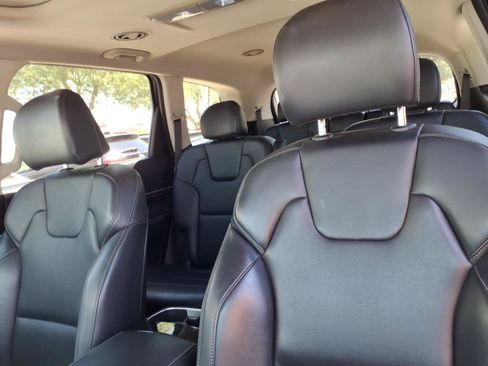 Used 2025 Kia Telluride S AWD/4WD image 14