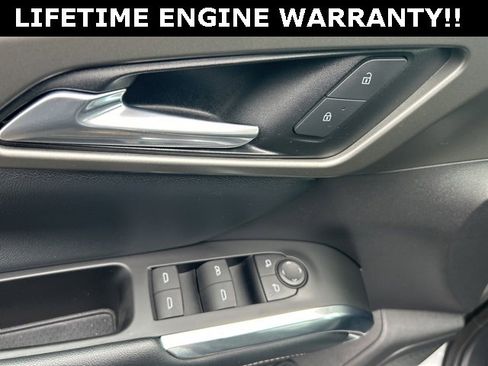 Used 2025 Chevrolet Traverse LT image 10