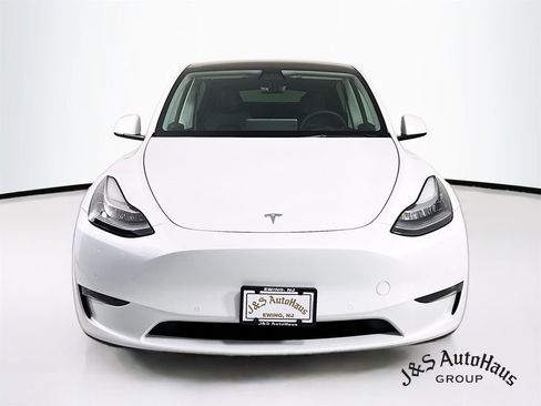 Used 2022 Tesla Model Y Long Range image 2