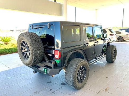 Used 2015 Jeep Wrangler Unlimited Sahara w/ Connectivity Group image 5