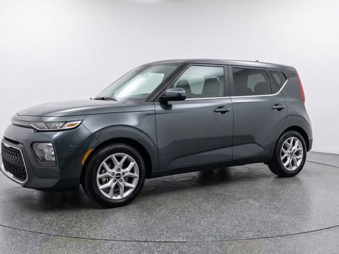 Used 2025 Kia Soul LX w/ LX Technology Package image 3