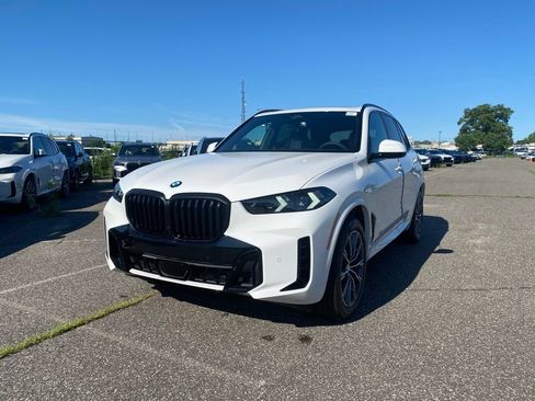 New 2026 BMW X5 xDrive40i w/ M Sport Package AWD/4WD image 1