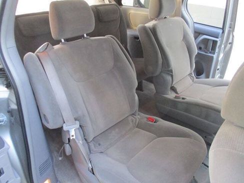 Used 2005 Toyota Sienna LE FWD image 12