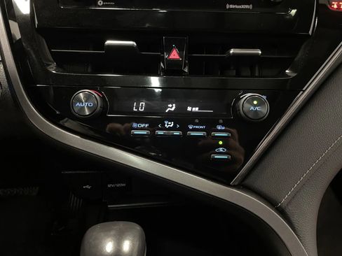 Used 2021 Toyota Camry SE w/ Convenience Package FWD image 31