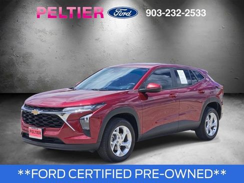 Used 2024 Chevrolet Trax LS w/ LS Convenience Package FWD image 3