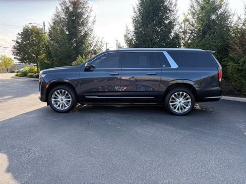 Used 2022 Cadillac Escalade ESV Premium Luxury AWD/4WD image 2