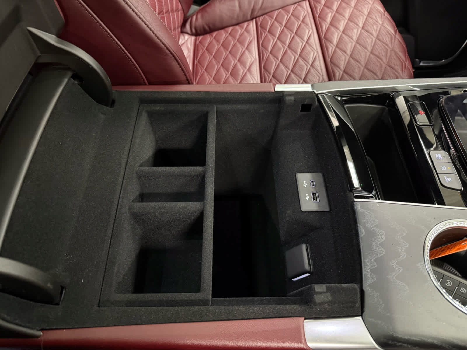 Used 2026 Cadillac Escalade Luxury w/ LPO, Floor Liner Package AWD/4WD image 38
