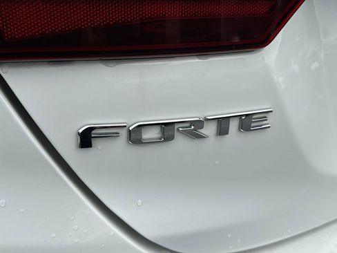 Used 2019 Kia Forte LXS FWD image 9