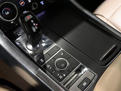 Used 2020 Land Rover Range Rover Sport SE image 45
