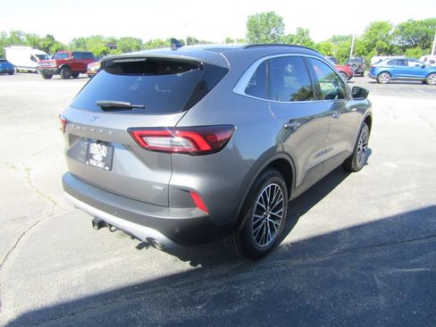 Used 2026 Ford Escape SE w/ Class II Trailer Tow Package FWD image 9
