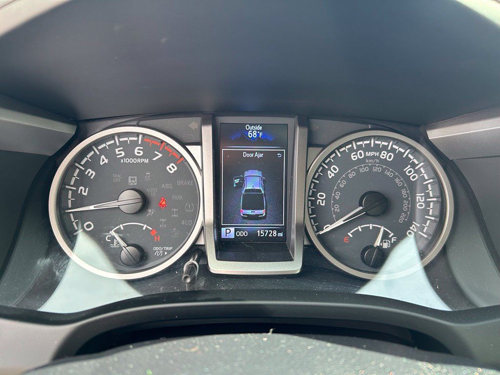Used 2023 Toyota Tacoma SR5 AWD/4WD image 13