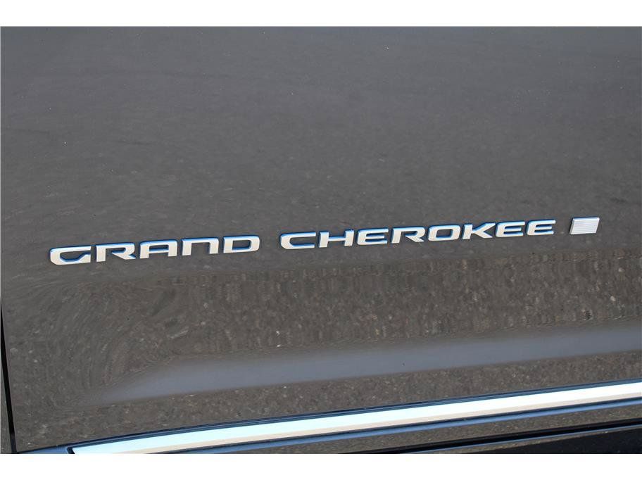 Used 2022 Jeep Grand Cherokee Summit AWD/4WD image 44