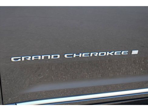 Used 2022 Jeep Grand Cherokee Summit AWD/4WD image 44