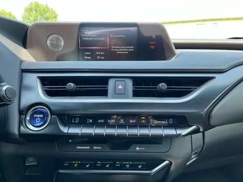 Used 2019 Lexus UX 250h w/ Premium Package AWD/4WD image 40