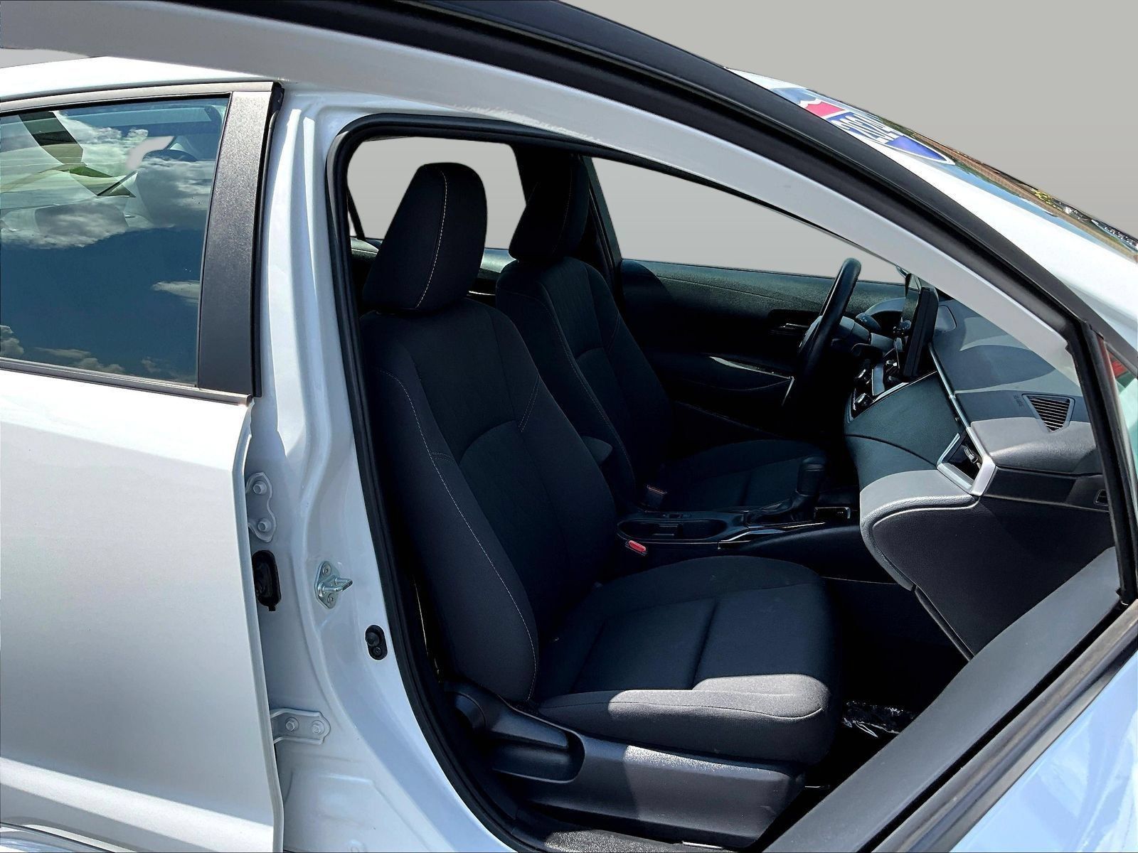 Used 2024 Toyota Corolla LE FWD image 31