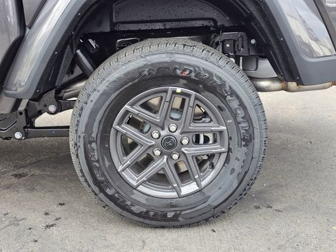 New 2026 Jeep Gladiator Sport image 8