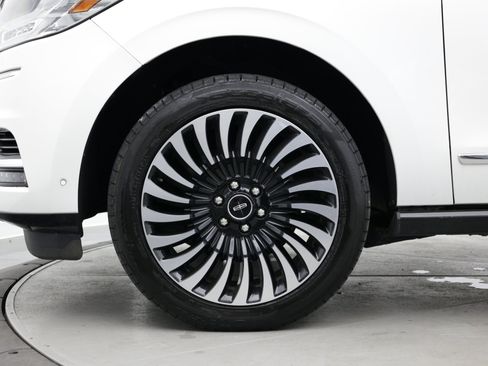 Used 2021 Lincoln Navigator Black Label w/ Cargo Convenience Package AWD/4WD image 11