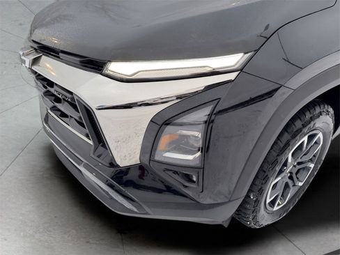 Used 2025 Chevrolet Equinox ACTIV w/ Safety and Technology Package image 11