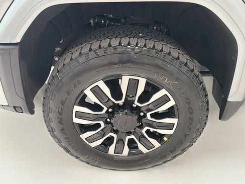 Used 2025 GMC Sierra 3500 SLE AWD/4WD image 19