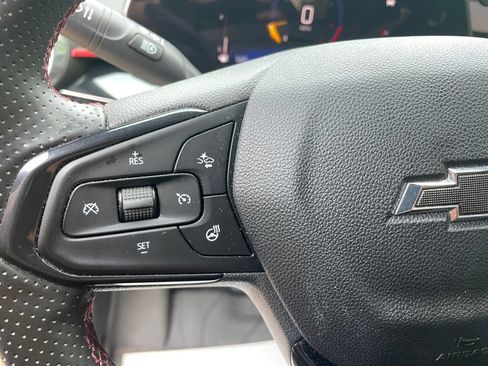 Used 2024 Chevrolet Trax RS w/ Sunroof Package FWD image 32