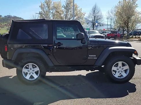 Used 2018 Jeep Wrangler Sport image 9