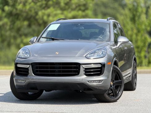 Used 2016 Porsche Cayenne Turbo AWD/4WD image 2