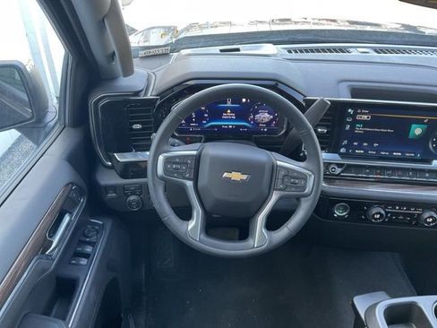 Used 2023 Chevrolet Silverado 1500 LT image 25
