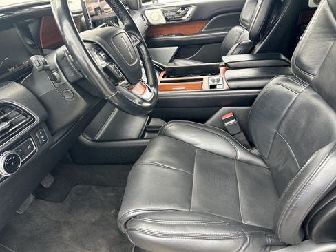 Used 2018 Lincoln Navigator L Reserve w/ Technology Package AWD/4WD image 10