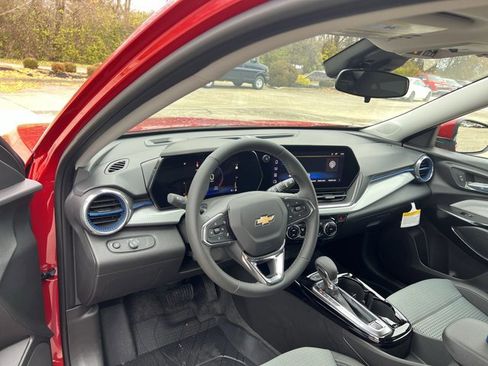 New 2026 Chevrolet Trax LT w/ Driver Confidence Package image 10