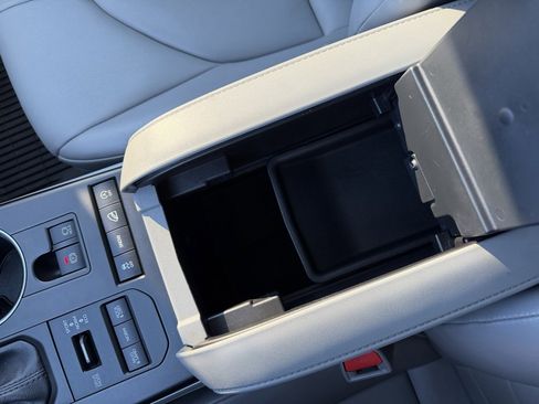 Used 2021 Toyota Highlander XLE image 29