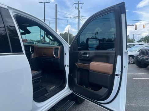 Used 2022 Chevrolet Silverado 3500 High Country w/ LPO, Hitch Package AWD/4WD image 9