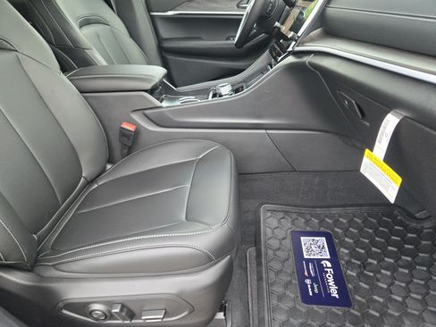 New 2026 Jeep Grand Cherokee Limited RWD image 10
